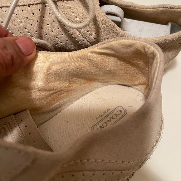 Coach beautiful shoes cream color with gorgeous design. Beautiful, comfy shoes. - Picture 10 of 13